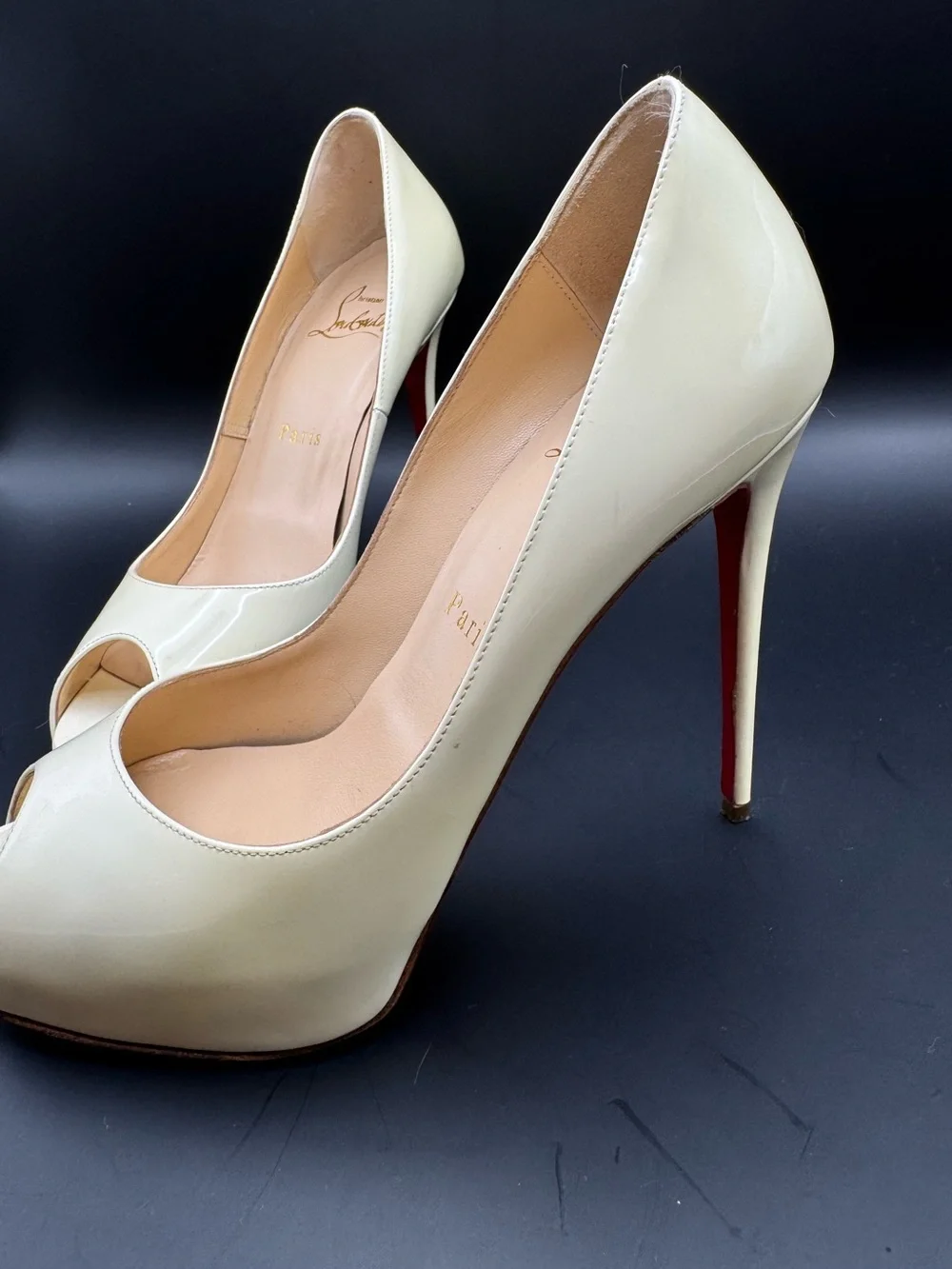 Christian Louboutin Very Privé 120 Ivory Patent Peep Toe Heels EU 37